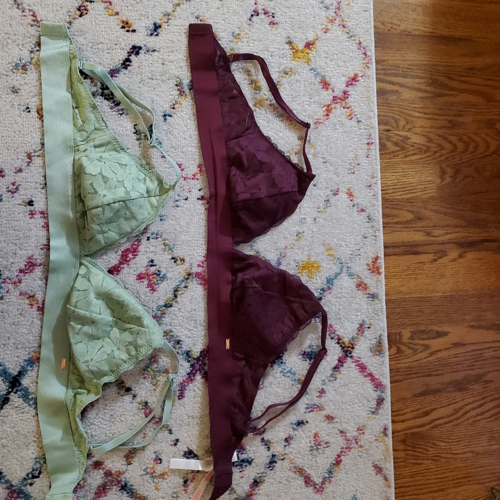 2 Pink bras